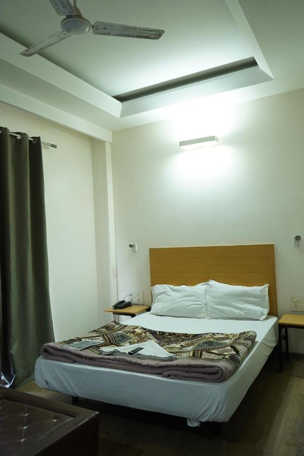 Fabhotel Sky Land Delhi Zewnętrze zdjęcie